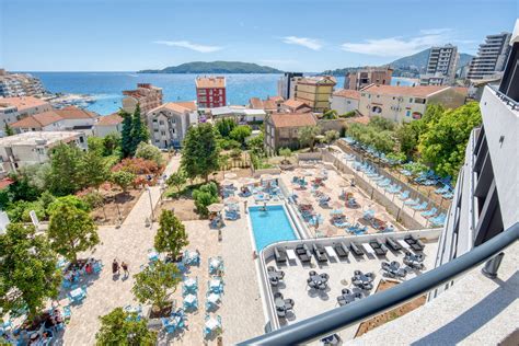 montenegrina hotel rafailovici ) smješten u Rafailovićima i donosi potpuno drugačiji šarm pomješan sa tradicionalnim lokalnim gostoprimstvom i svjetskim standardima hotelijerstva